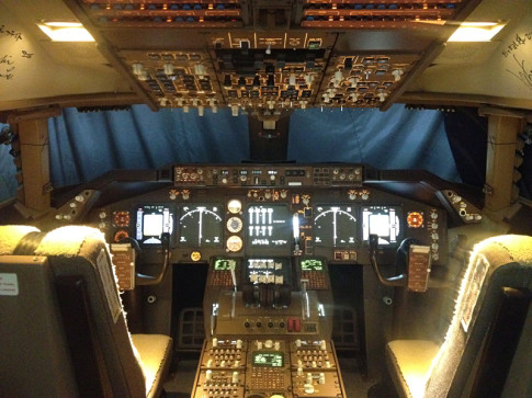 747-cockpit