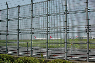 haneda-fence-2011-2.jpg