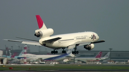 JAL-DC10-2005-2.jpg